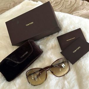 Tom Ford, Jennifer, 61 MM round sunglasses in a bronze. Like new, no scratches.